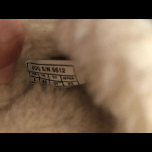 UGG SIZE 6 - Picture 4 of 8